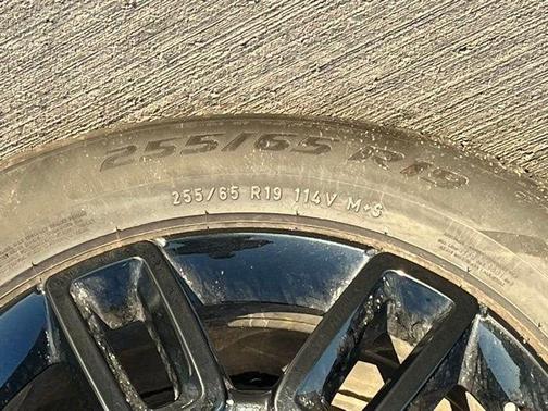 2025 Land Rover Defender P300