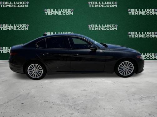 2022 Alfa Romeo Giulia Base