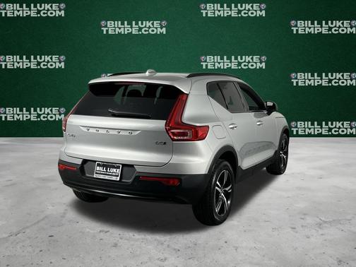2024 Volvo XC40 B5 Core