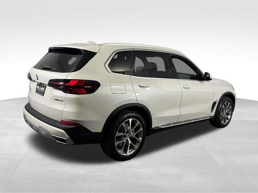 Mineral White Metallic 2026 BMW X5 sDrive40i