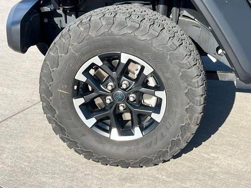 Black Clearcoat 2025 Jeep Wrangler 4xe Rubicon