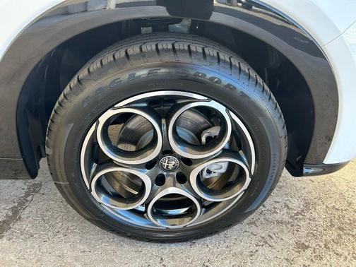 2025 Alfa Romeo Tonale Base