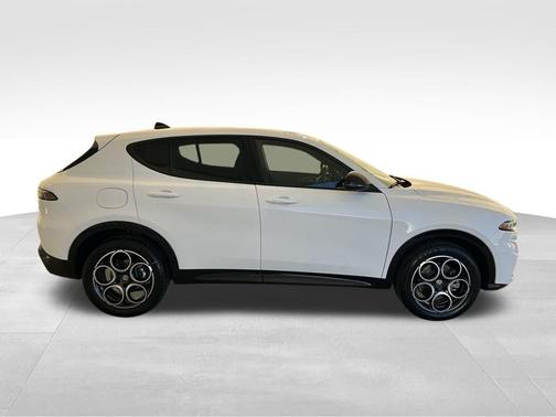 2025 Alfa Romeo Tonale Base