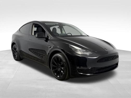 Pearl White Multi 2024 Tesla Model Y Long Range