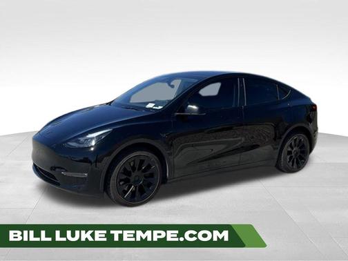 Pearl White Multi 2024 Tesla Model Y Long Range