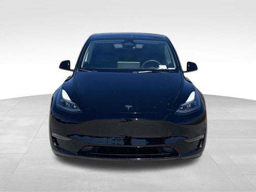 Pearl White Multi 2024 Tesla Model Y Long Range
