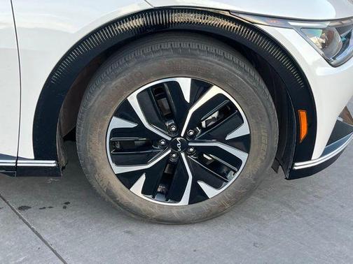 Snow White Pearl 2024 Kia EV6 Wind