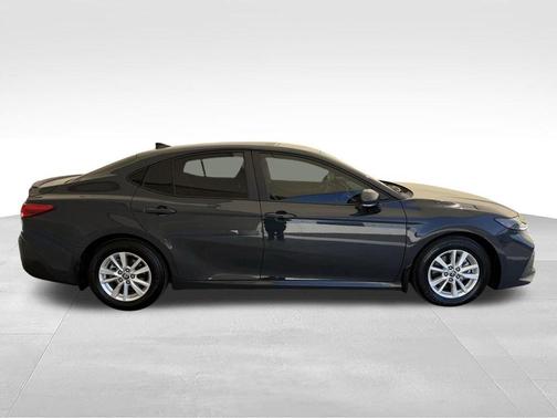 UNDERGROUND 2025 Toyota Camry LE