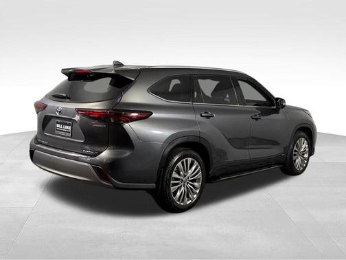 Magnetic Gray Metallic 2024 Toyota Highlander Hybrid Platinum