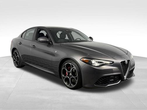 Vesuvio Gray Metallic 2023 Alfa Romeo Giulia Ti
