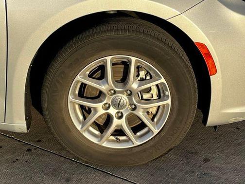 2024 Chrysler Pacifica Touring-L