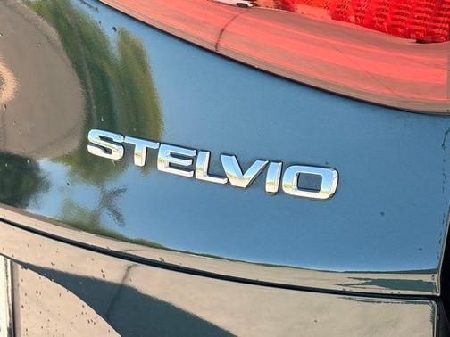 Verde 2021 Alfa Romeo Stelvio Ti