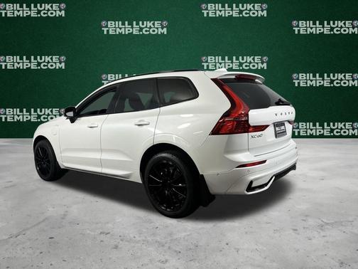 2023 Volvo XC60 Recharge Plug-In Hybrid T8 Ultimate Dark Theme