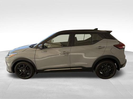 Boulder Gray Metallic 2024 Nissan Kicks SR