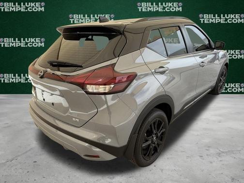 Boulder Gray Metallic 2024 Nissan Kicks SR