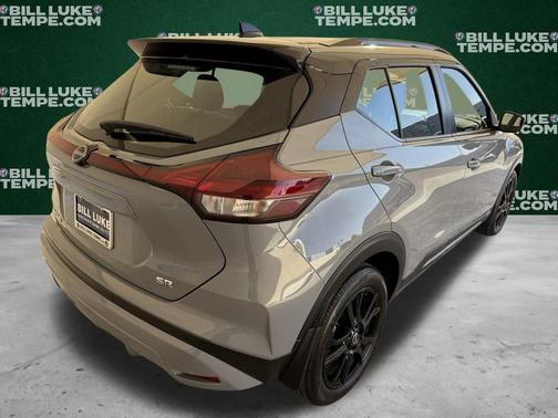 Boulder Gray Metallic 2024 Nissan Kicks SR