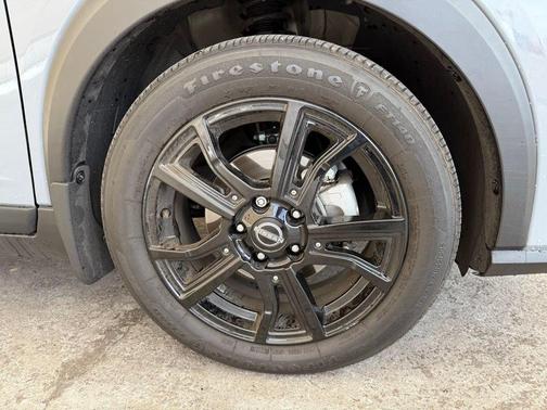 Boulder Gray Metallic 2024 Nissan Kicks SR