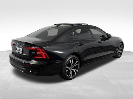 Onyx Black 2025 Volvo S60 B5 Plus