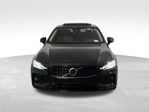 Onyx Black 2025 Volvo S60 B5 Plus