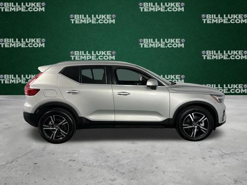 2025 Volvo XC40 B5 Core Bright Theme