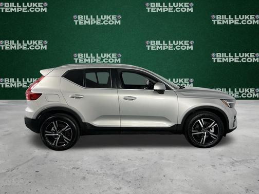 2025 Volvo XC40 B5 Core Bright Theme