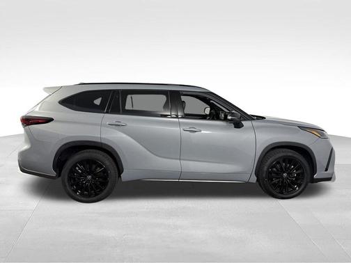 Cement 2025 Toyota Highlander XSE