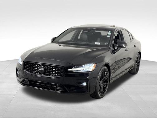 Onyx Black Metallic 2023 Volvo S60 B5 Plus Black Edition