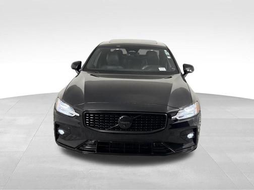 Onyx Black Metallic 2023 Volvo S60 B5 Plus Black Edition