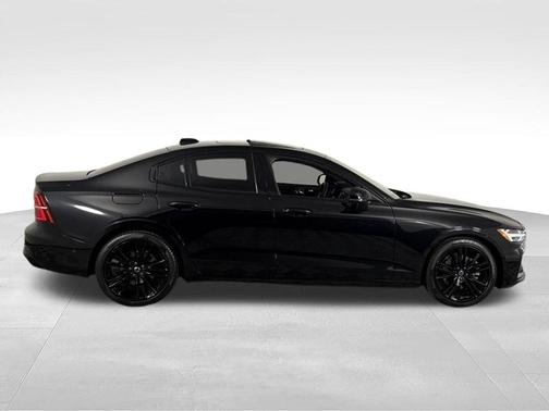 Onyx Black Metallic 2023 Volvo S60 B5 Plus Black Edition