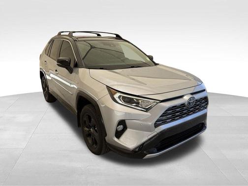 Silver Sky Metallic 2019 Toyota RAV4 Hybrid XSE
