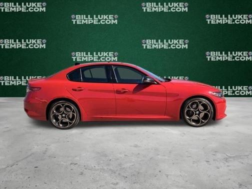 Rosso 2025 Alfa Romeo Giulia INTENSA