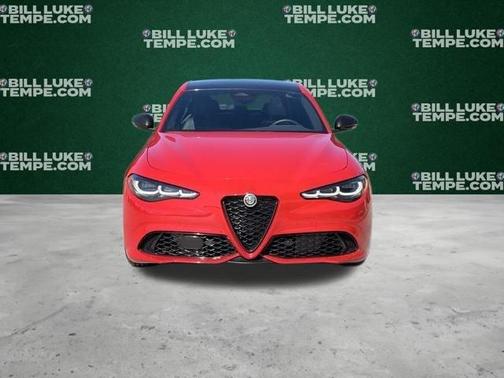 Rosso 2025 Alfa Romeo Giulia INTENSA