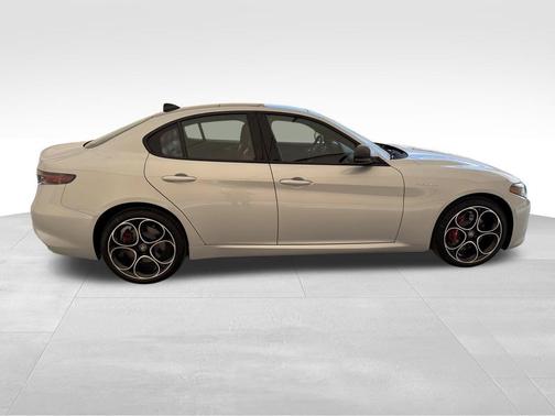 Moonlight Gray Metallic 2026 Alfa Romeo Giulia Base