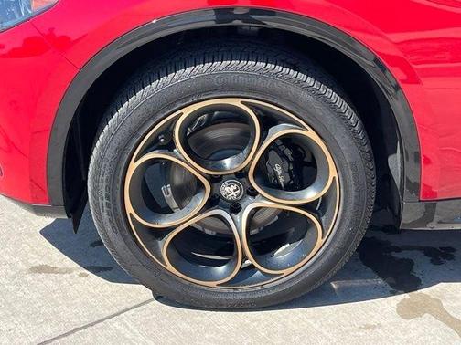 Rosso 2025 Alfa Romeo Stelvio Intensa