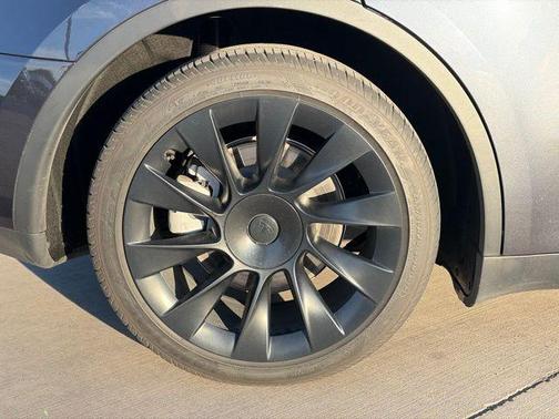 Gray 2024 Tesla Model Y Long Range