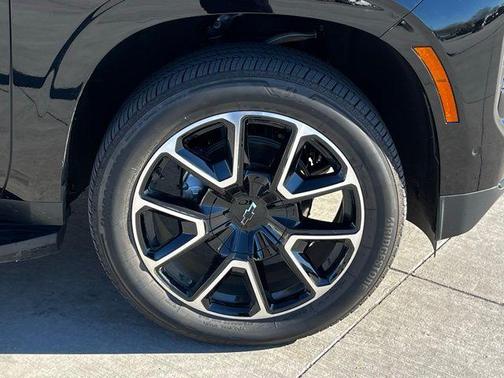 2025 Chevrolet Suburban RST