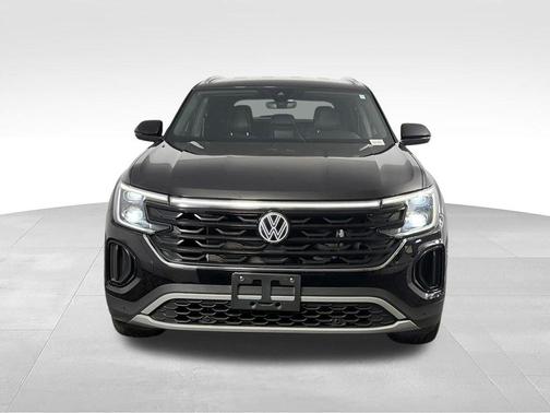 Deep Black Pearl Effect 2025 Volkswagen Atlas Cross Sport 2.0T SE w/Technology