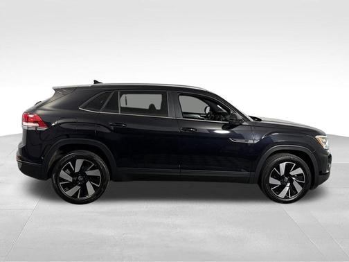 Deep Black Pearl Effect 2025 Volkswagen Atlas Cross Sport 2.0T SE w/Technology