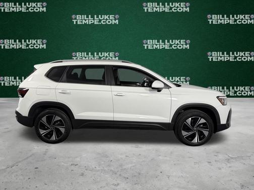 Pure White 2025 Volkswagen Taos 1.5T SE