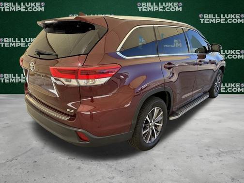 Ooh La La Rouge Mica 2017 Toyota Highlander XLE