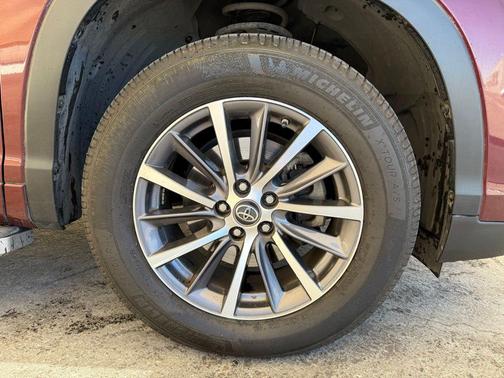 Ooh La La Rouge Mica 2017 Toyota Highlander XLE