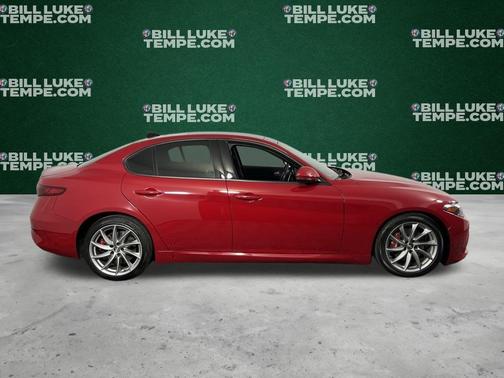 2022 Alfa Romeo Giulia Base