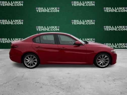 2022 Alfa Romeo Giulia Base