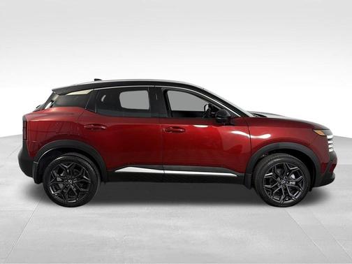 2t Red Blk Roof 2025 Nissan Kicks SR