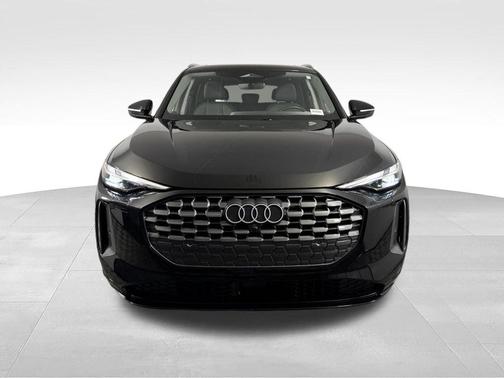 Mythos Black Metallic 2025 Audi Q5 2.0T quattro Premium
