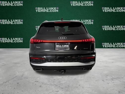 Mythos Black Metallic 2025 Audi Q5 2.0T quattro Premium