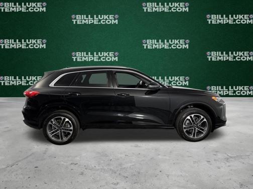 Mythos Black Metallic 2025 Audi Q5 2.0T quattro Premium
