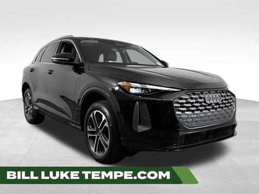 Mythos Black Metallic 2025 Audi Q5 2.0T quattro Premium