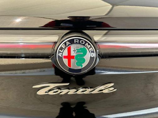 2025 Alfa Romeo Tonale Base