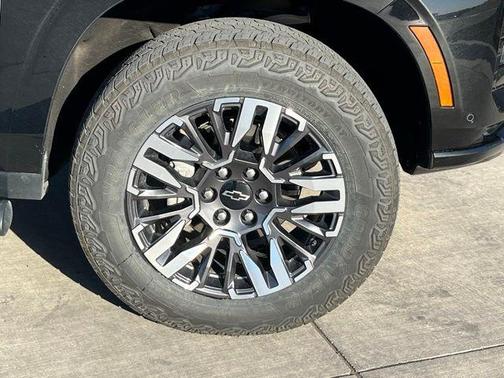 Black 2025 Chevrolet Suburban Z71